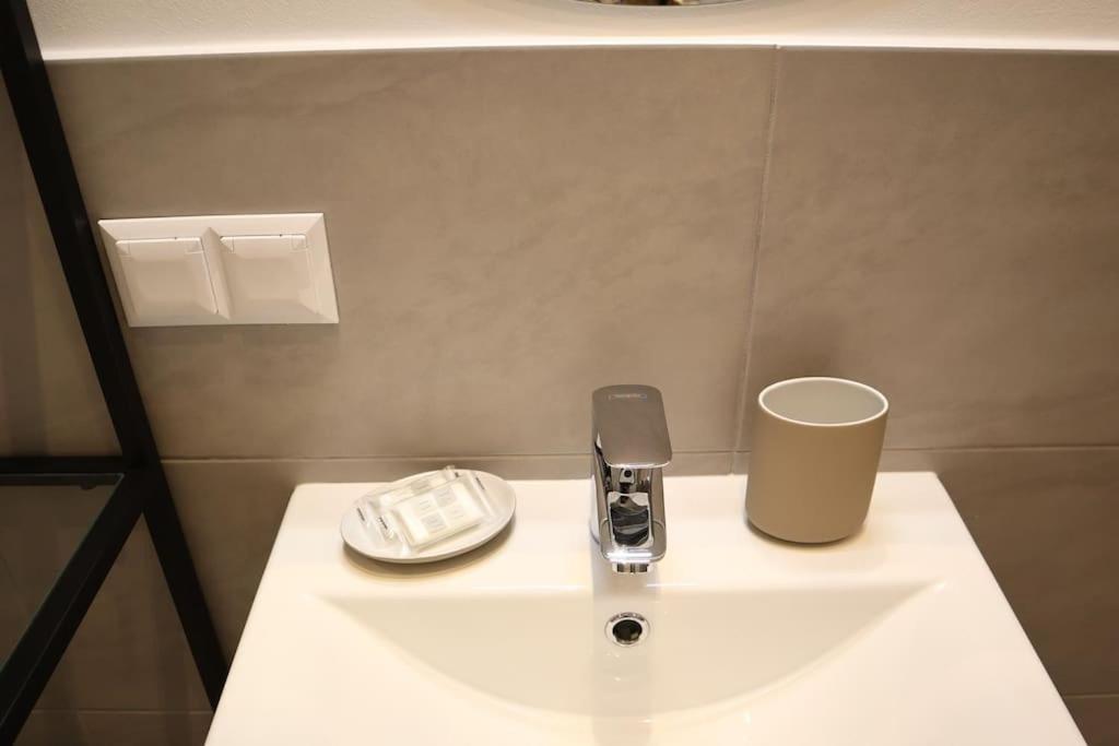 Bloom - Cozy Apartment, 5 Stops To City Center Відень Екстер'єр фото