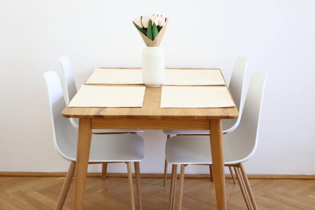 Bloom - Cozy Apartment, 5 Stops To City Center Відень Екстер'єр фото