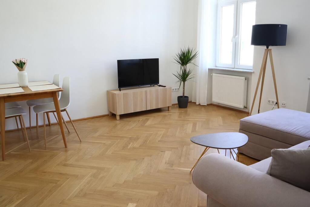Bloom - Cozy Apartment, 5 Stops To City Center Відень Екстер'єр фото